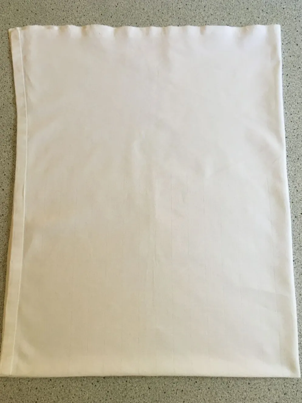 Nappe damassée 160 x 130 motif rectangle