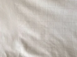 Nappe damassée 160 x 130 motif rectangle