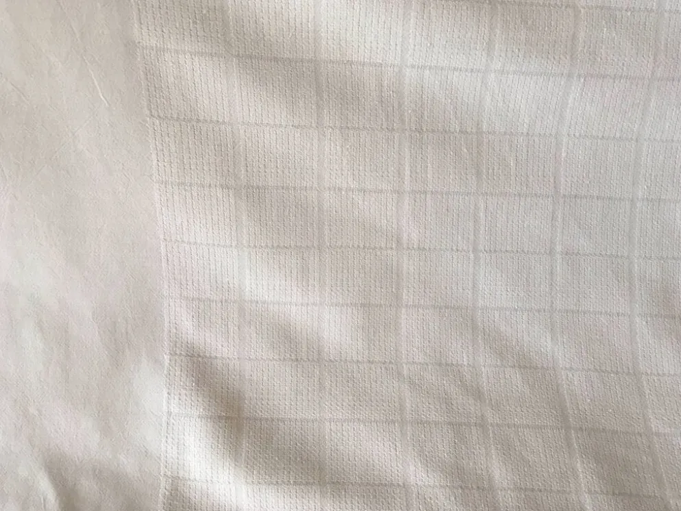Nappe damassée 160 x 130 motif rectangle