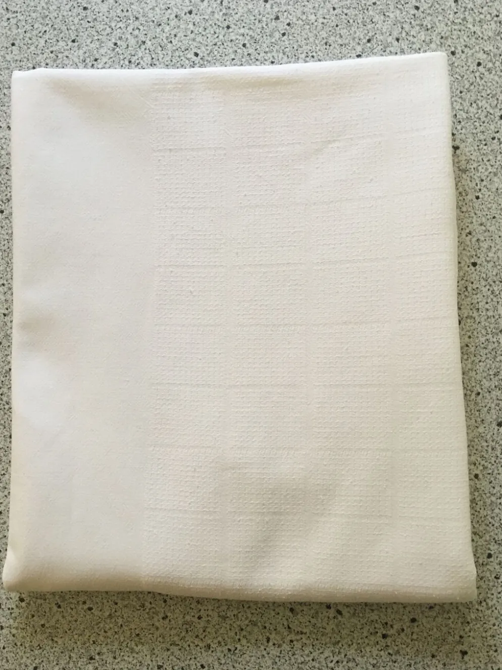 Nappe damassée 160 x 130 motif rectangle