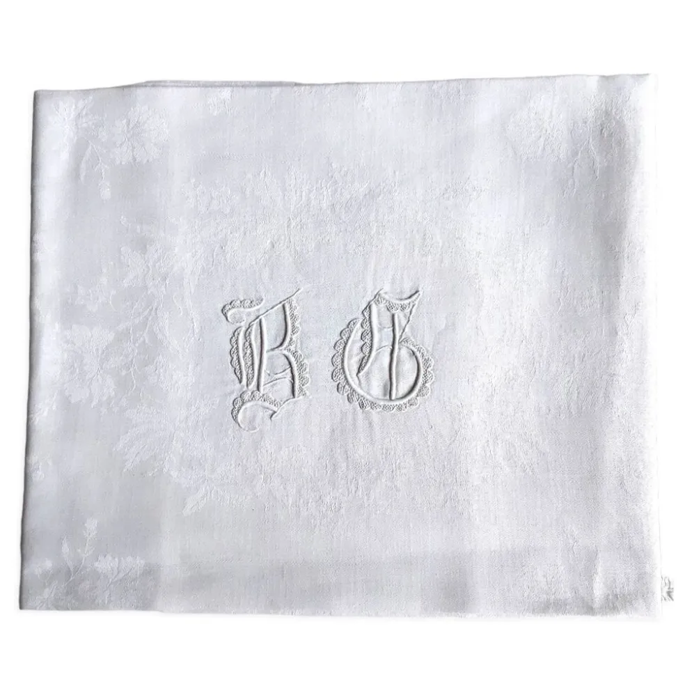 Nappe d'appoint damassée monogrammée "bg" 87 x 74 cm
