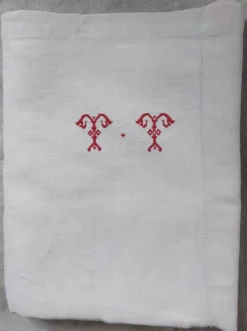 Nappe de campagne monogrammée tt en rouge