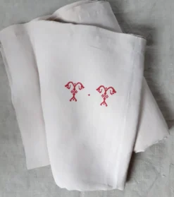 Nappe de campagne monogrammée tt en rouge