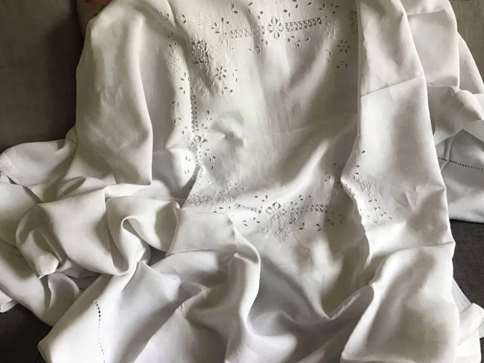 Nappe de réception en lin blanc BR 2mx2m10