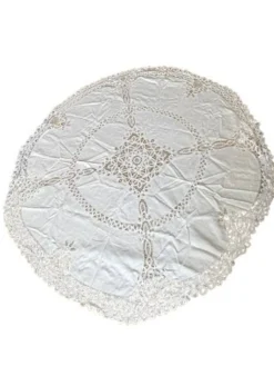 Nappe en coton blanc brodé et ajouré