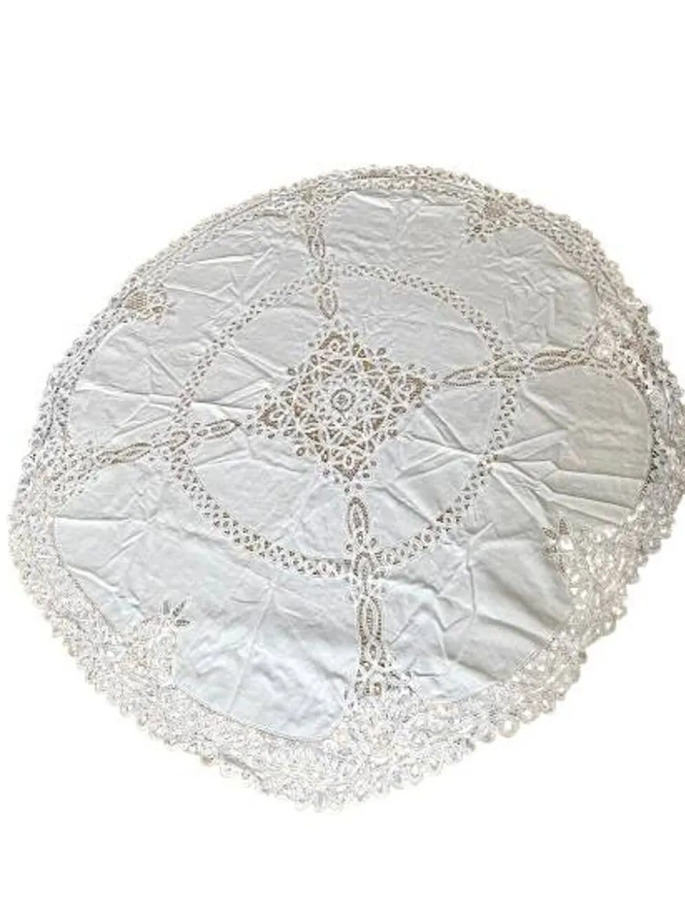 Nappe en coton blanc brodé et ajouré