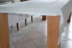 Nappe en fil de lin blanc et broderies 181cm/261 cm