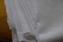 Nappe en fil de lin blanc et broderies 181cm/261 cm