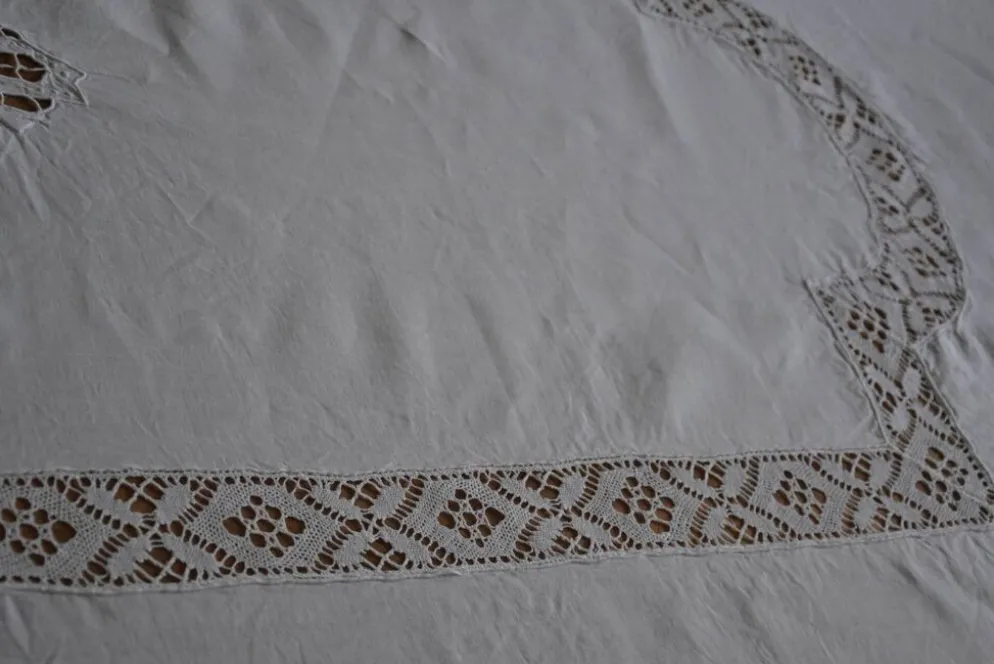 Nappe en fil de lin blanc et broderies 181cm/261 cm
