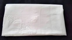 Nappe en lin blanc avec broderies et jours 1.65 x 2.40 m