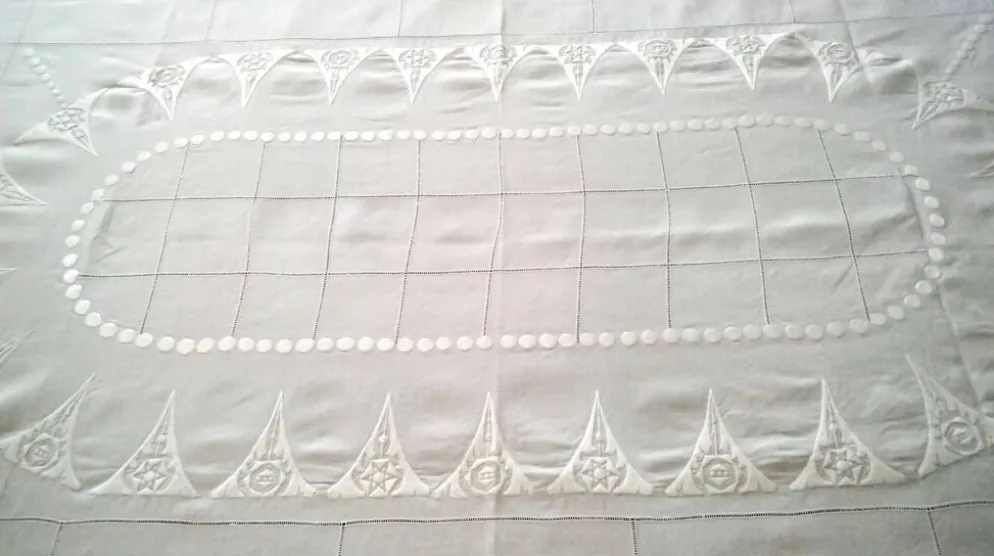 Nappe en lin blanc avec broderies et jours 1.65 x 2.40 m
