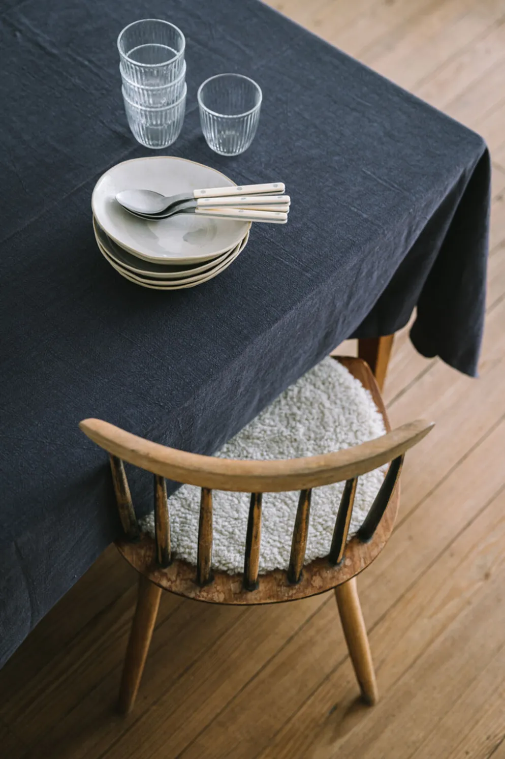 Nappe en lin lavé bleu caviar
