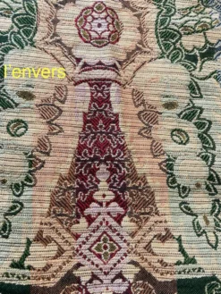 Nappe en soie d’Alger époque début XXe motifs floraux rehaussés de fils dorés, fait main