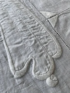 Nappe et 12 serviettes brodées et monogrammées