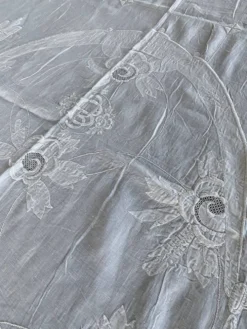 Nappe et 12 serviettes brodées et monogrammées