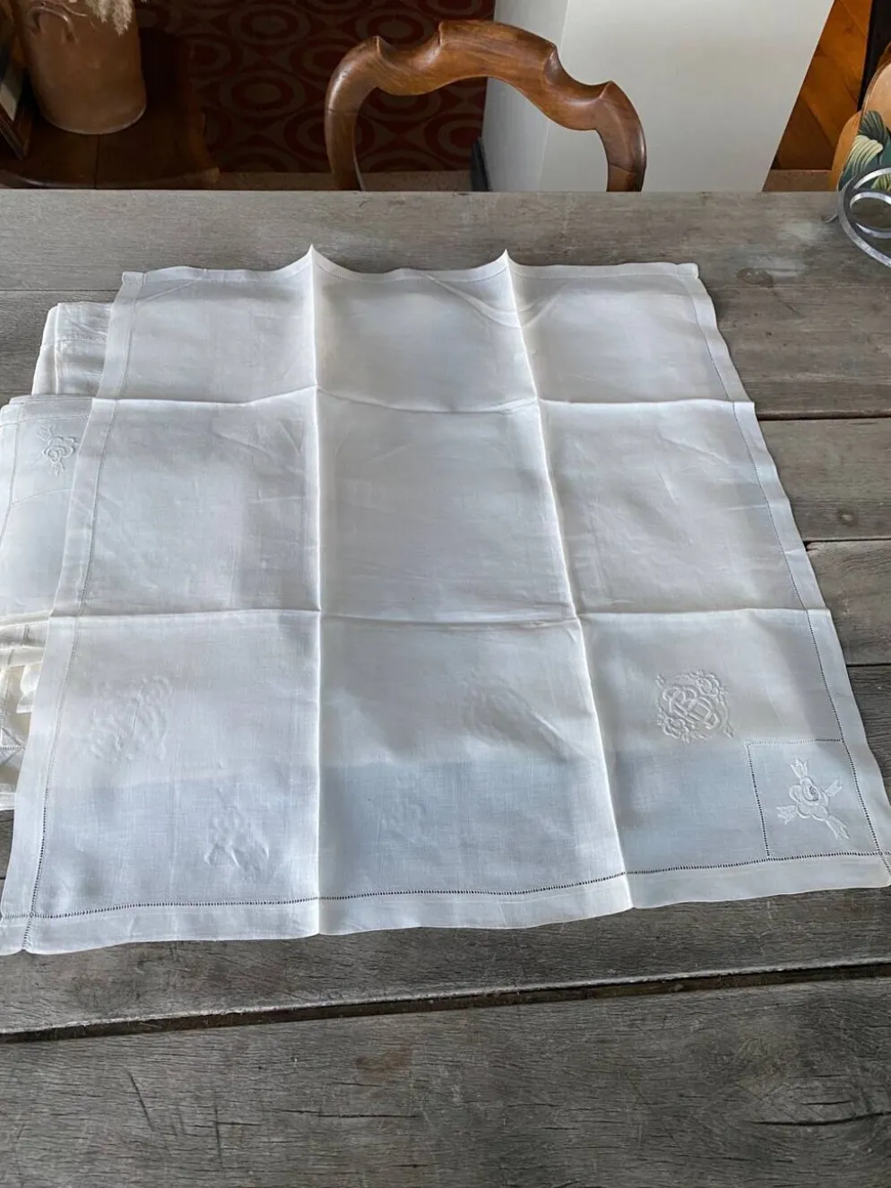 Nappe et 12 serviettes brodées et monogrammées