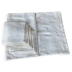 Nappe et 12 serviettes brodées et monogrammées
