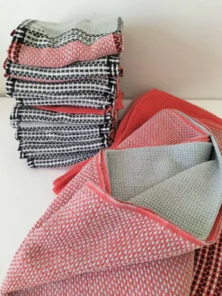 Nappe et 12 serviettes corail et gris Esprit rétro scandinave années 60