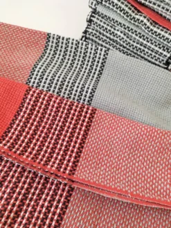 Nappe et 12 serviettes corail et gris Esprit rétro scandinave années 60