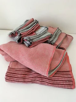 Nappe et 12 serviettes corail et gris Esprit rétro scandinave années 60