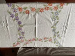 Nappe et serviettes en coton entierement faite à la main
