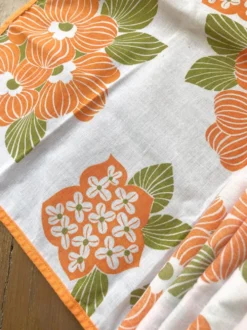 Nappe et serviettes à fleurs, années 70