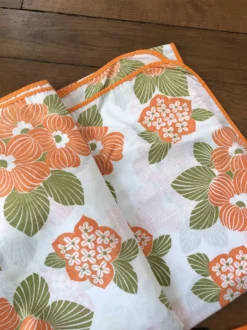 Nappe et serviettes à fleurs, années 70