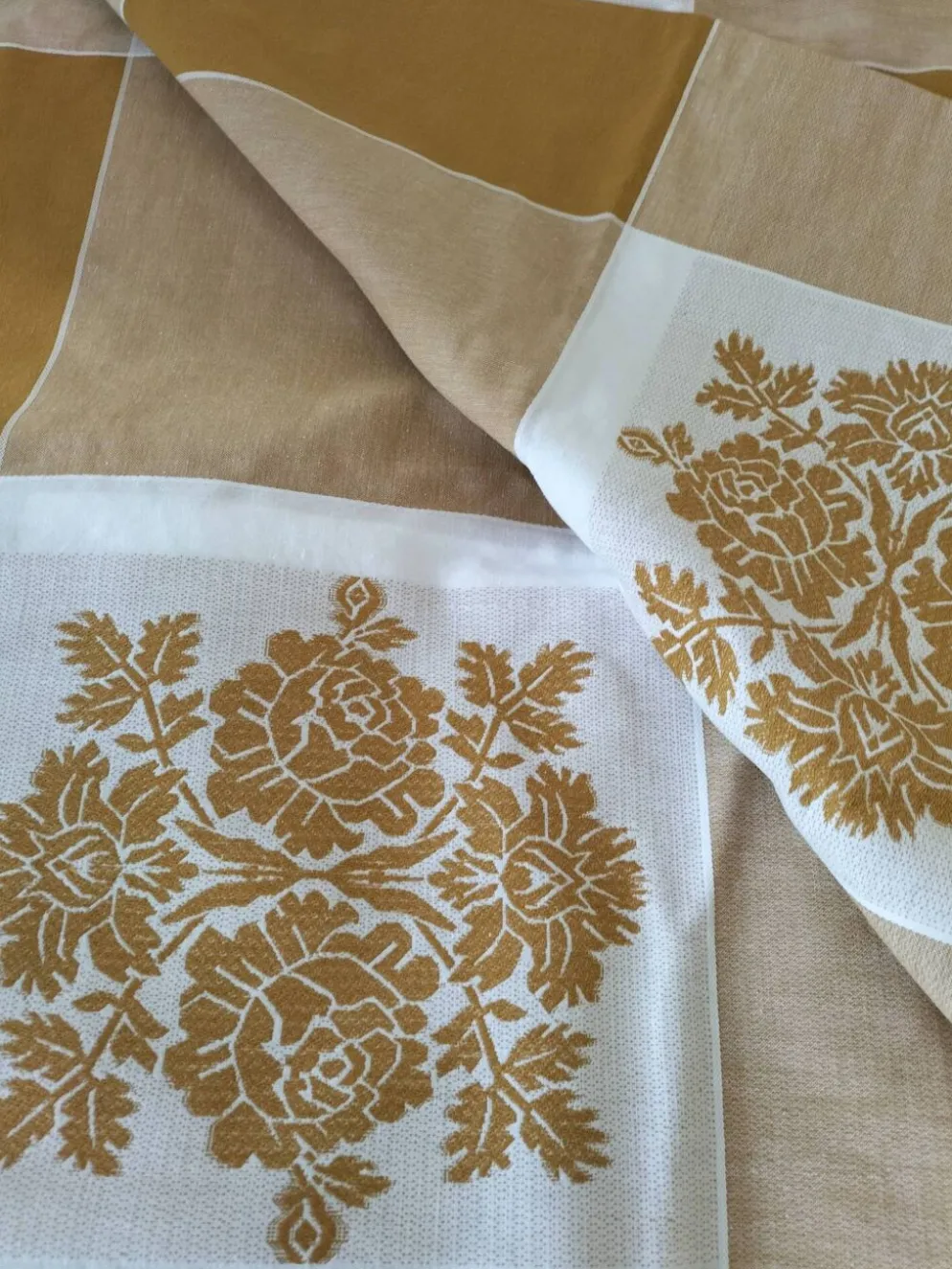 Nappe et 8 serviettes vintage – tons caramel et moutarde dorée