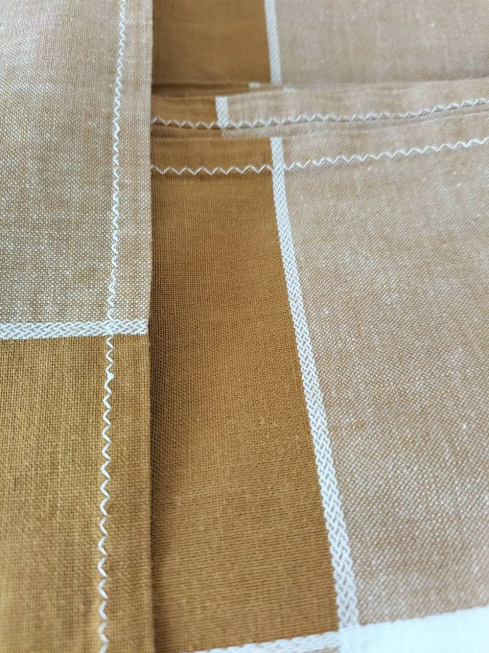 Nappe et 8 serviettes vintage – tons caramel et moutarde dorée