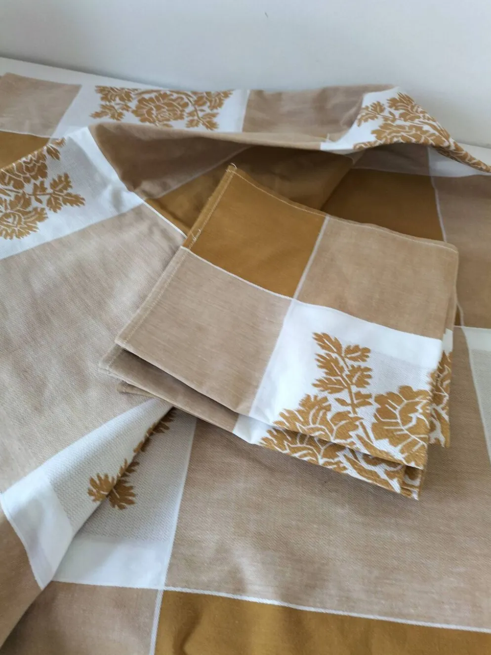 Nappe et 8 serviettes vintage – tons caramel et moutarde dorée
