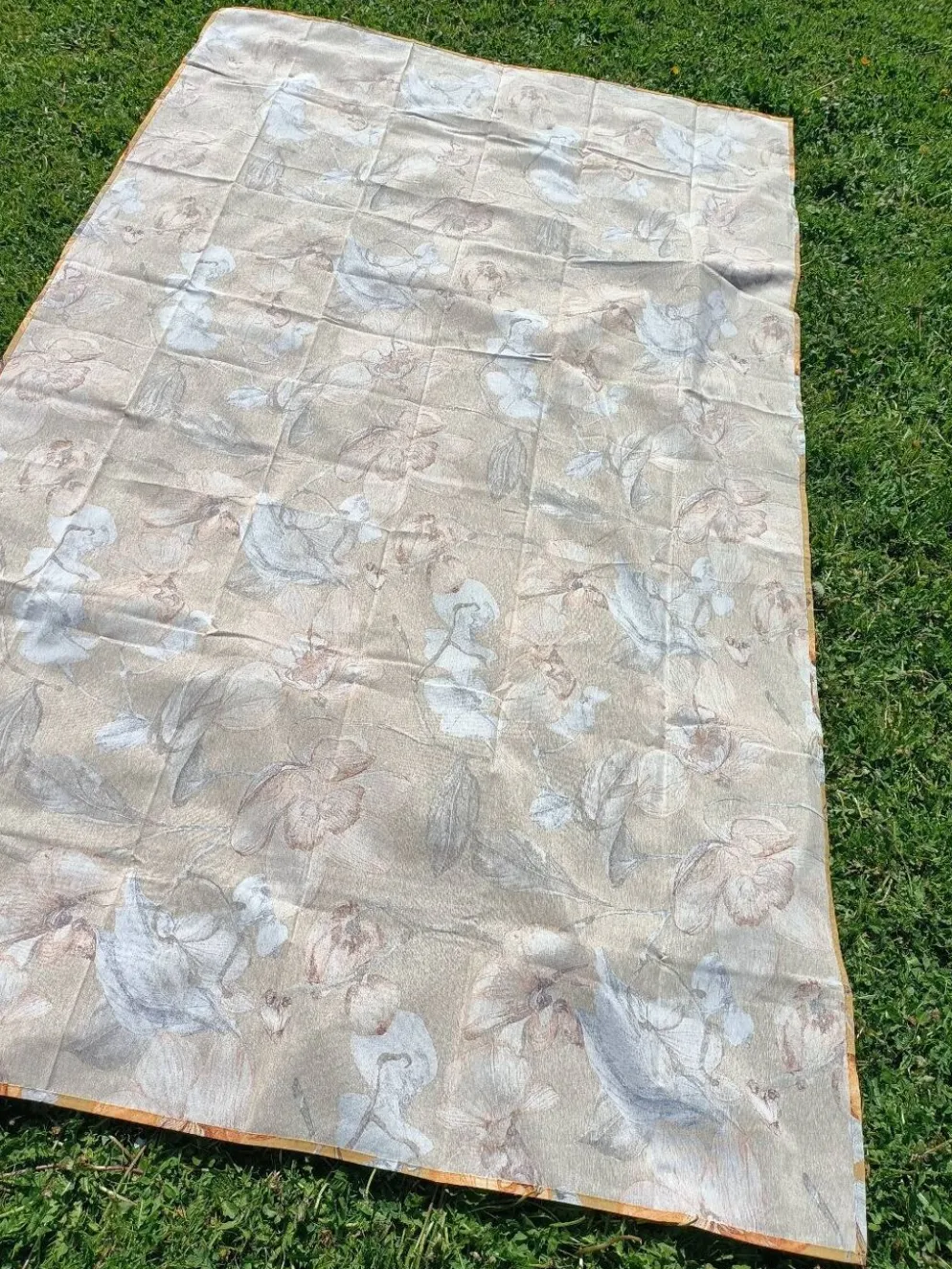 Nappe fleurie