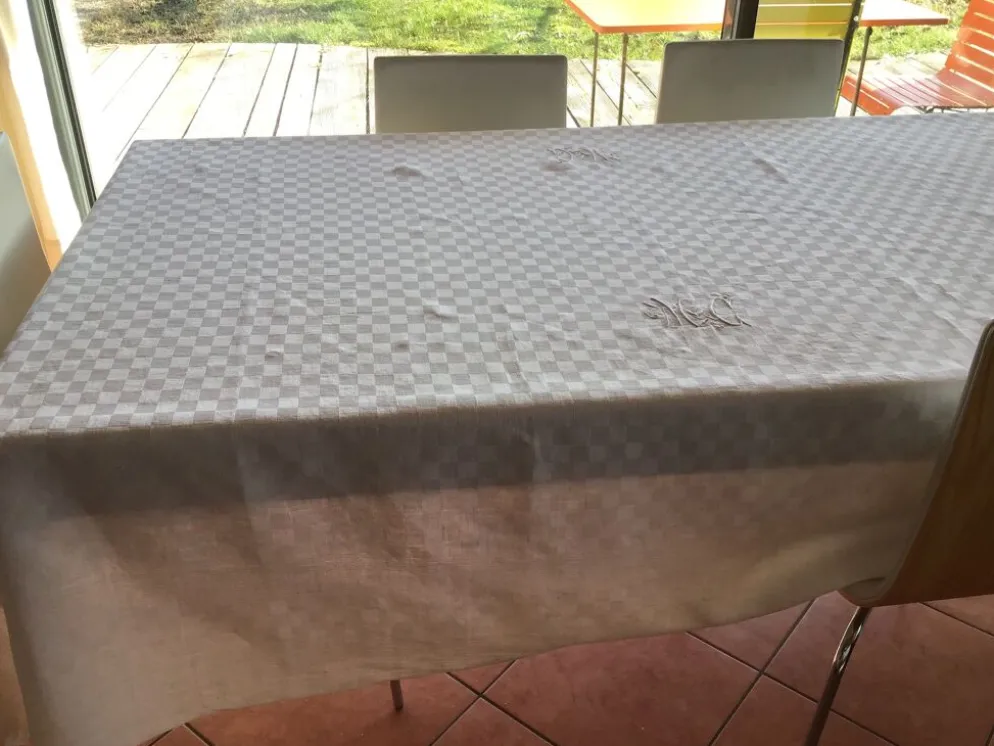 Nappe MC rect 205x178 damassée carreaux grège