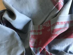 Nappe muguet papillons bleue et rouge 160x240