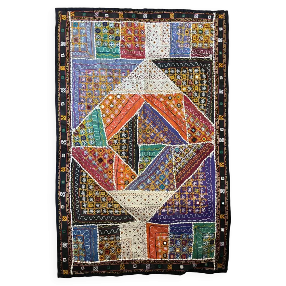 Nappe orientale à miroir et broderie