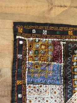 Nappe orientale à miroir et broderie