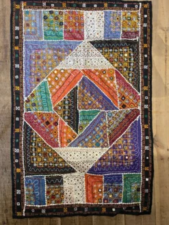 Nappe orientale à miroir et broderie
