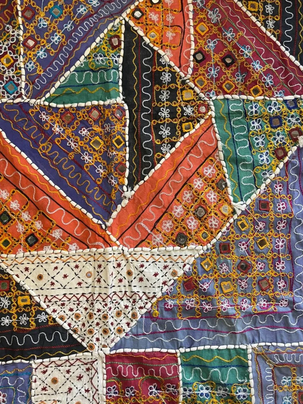 Nappe orientale à miroir et broderie