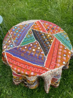 Nappe orientale à miroir et broderie