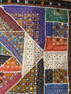 Nappe orientale à miroir et broderie