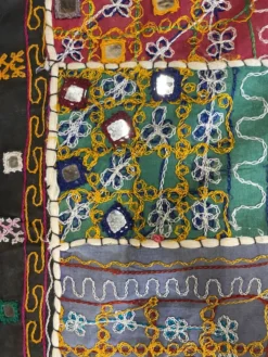 Nappe orientale à miroir et broderie