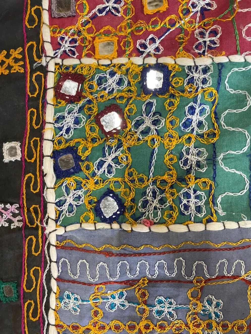 Nappe orientale à miroir et broderie