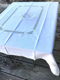 Nappe rectangulaire motif ajouré brodé