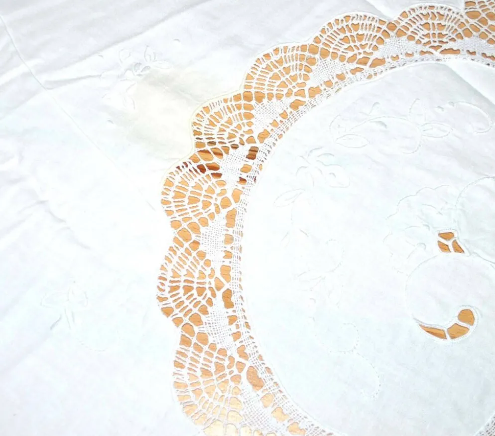 Nappe ronde vintage en coton brodé et ajouré 160x160cm *M3*
