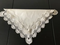 Napperon mouchoir en percale et dentelle fait main