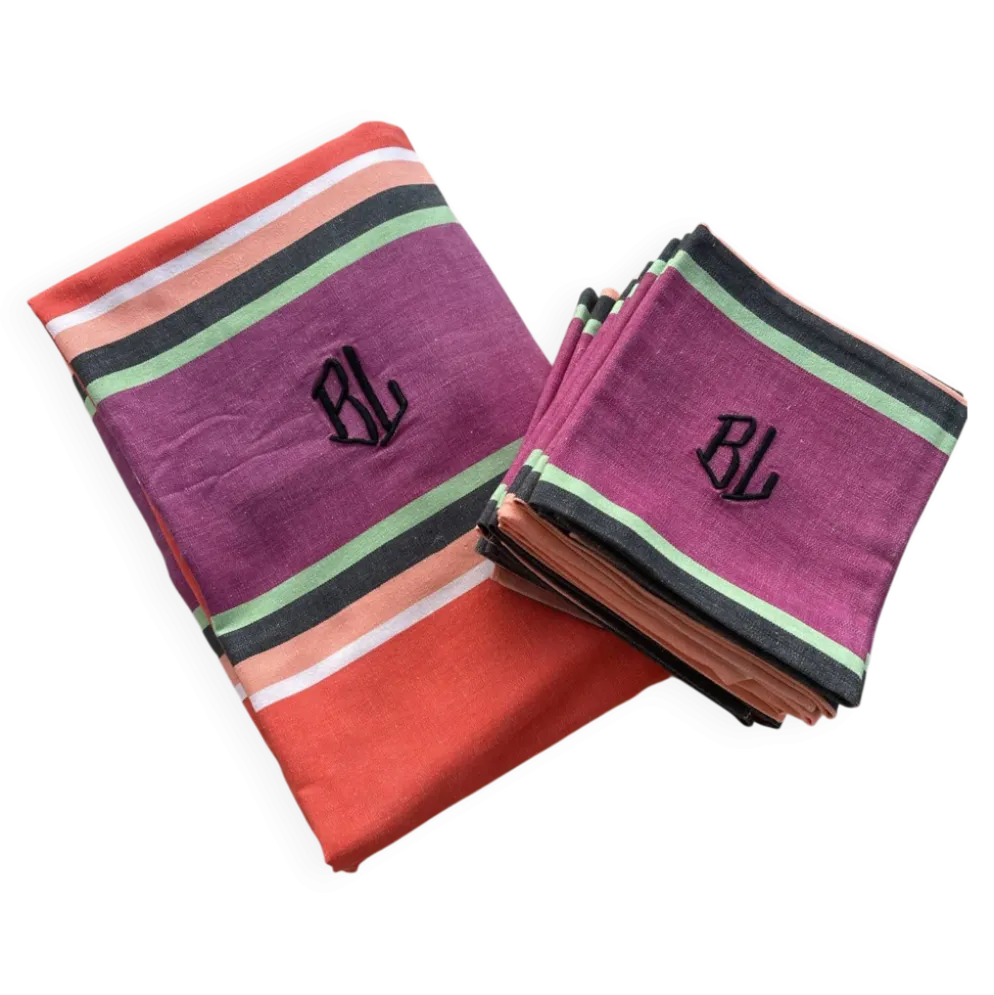 Nappes et serviettes à rayures colorées