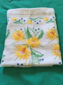 Nappe vintage brodée