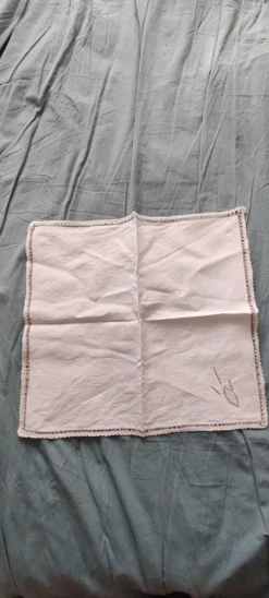 Nappe vintage brodée et ses 12 serviettes