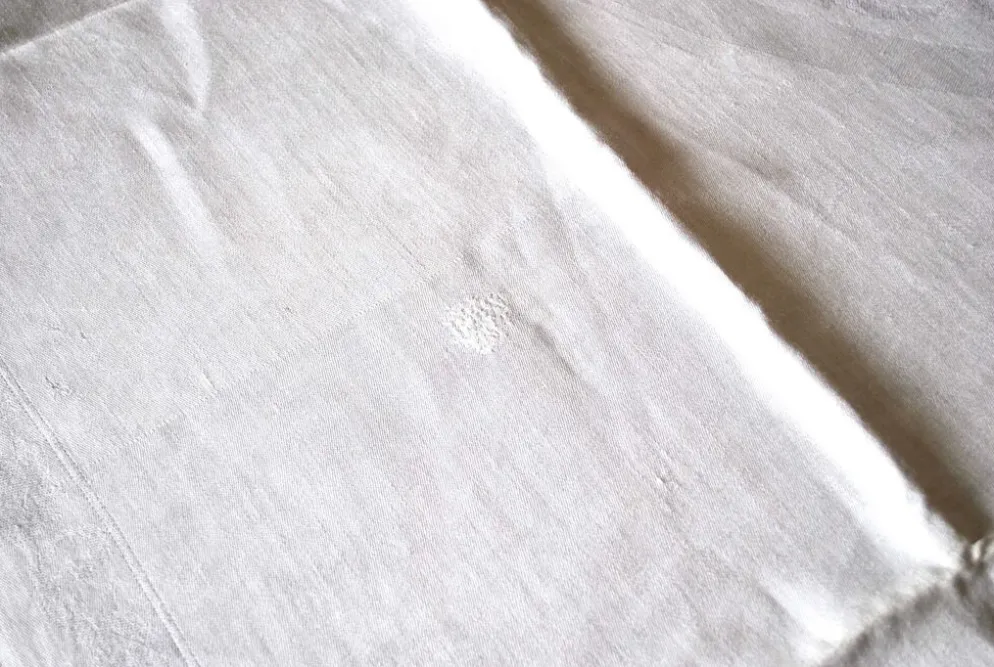Nappe vintage en coton damassé pour table ronde monogramme MR *D4*