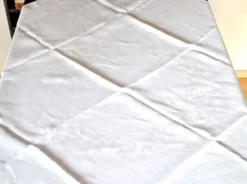 Nappe vintage en coton damassé pour table ronde monogramme MR *D4*