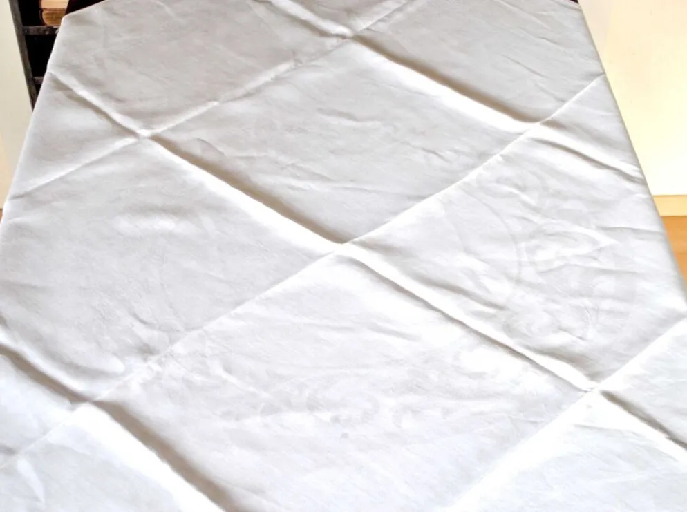 Nappe vintage en coton damassé pour table ronde monogramme MR *D4*